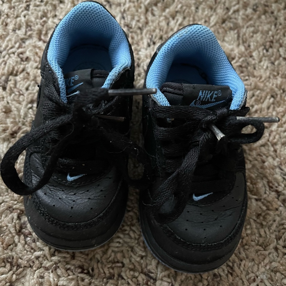 Kids shoes bundle size 6